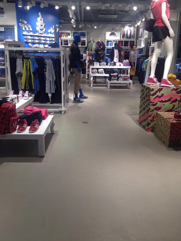 Adidas shop Siam Discovery